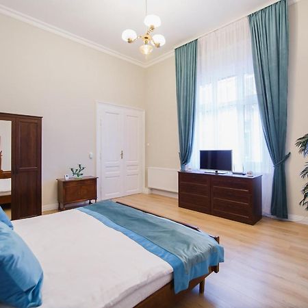 Retro City Center Home Oradea Ngoại thất bức ảnh