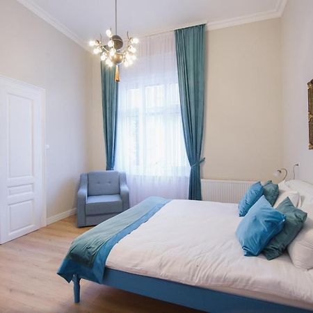 Retro City Center Home Oradea Ngoại thất bức ảnh