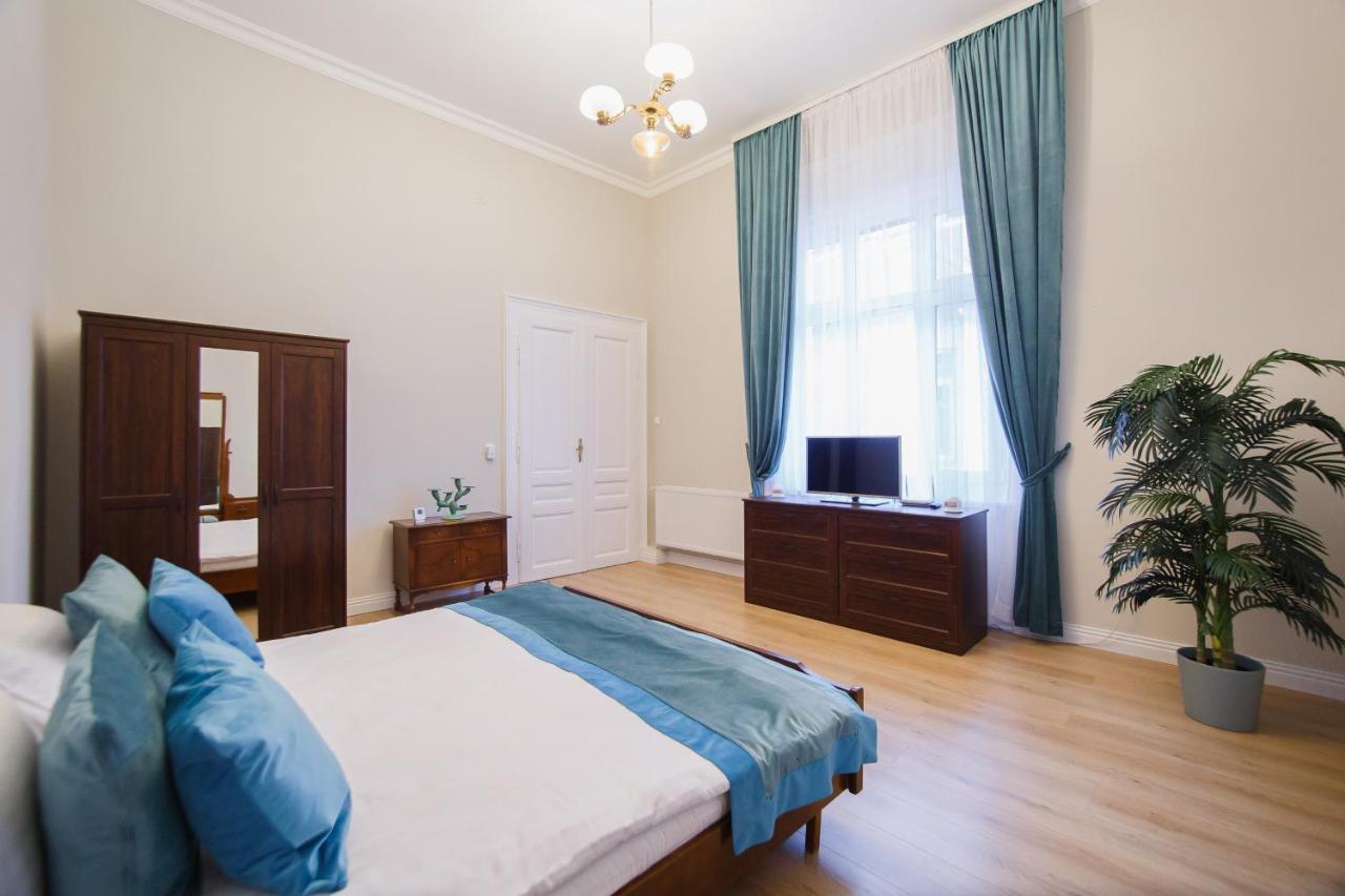 Retro City Center Home Oradea Ngoại thất bức ảnh