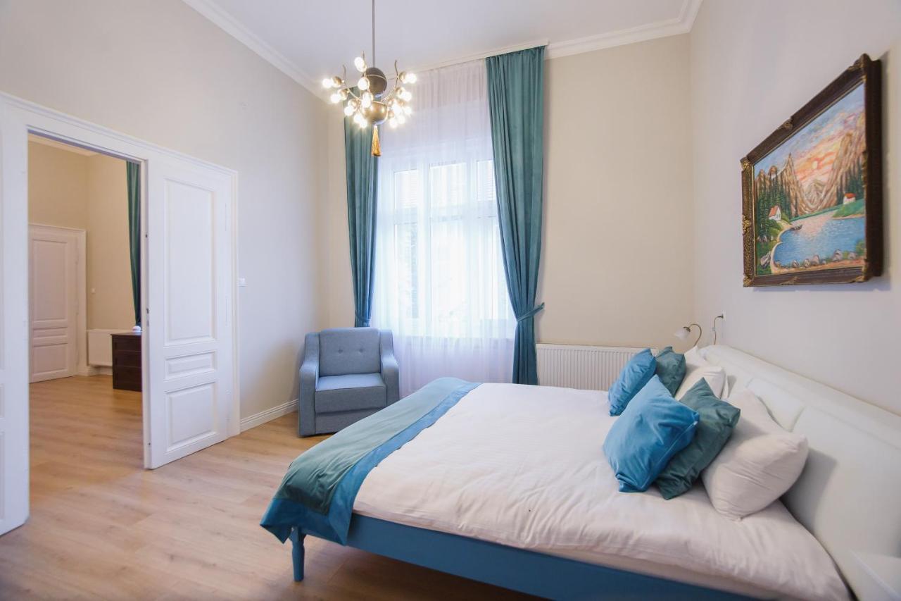 Retro City Center Home Oradea Ngoại thất bức ảnh