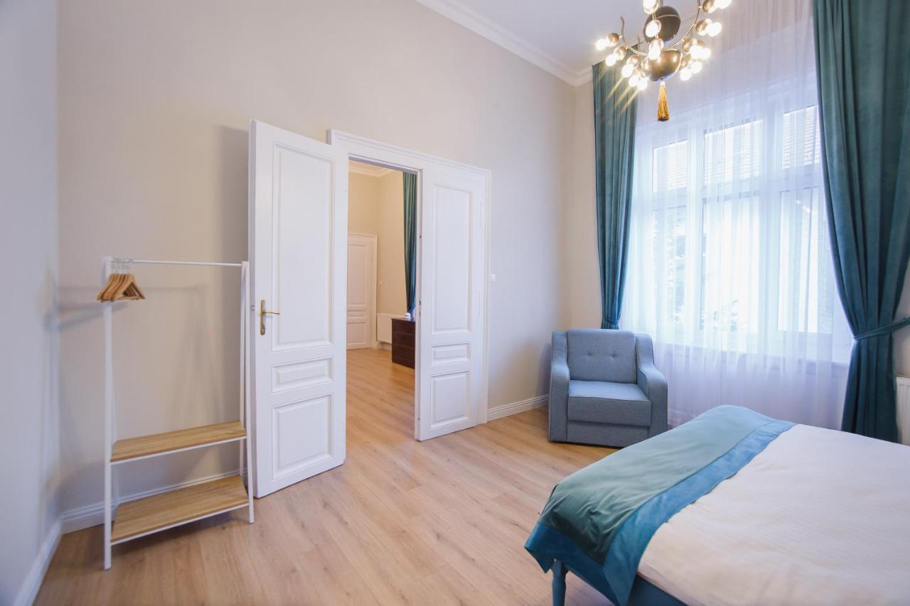 Retro City Center Home Oradea Ngoại thất bức ảnh