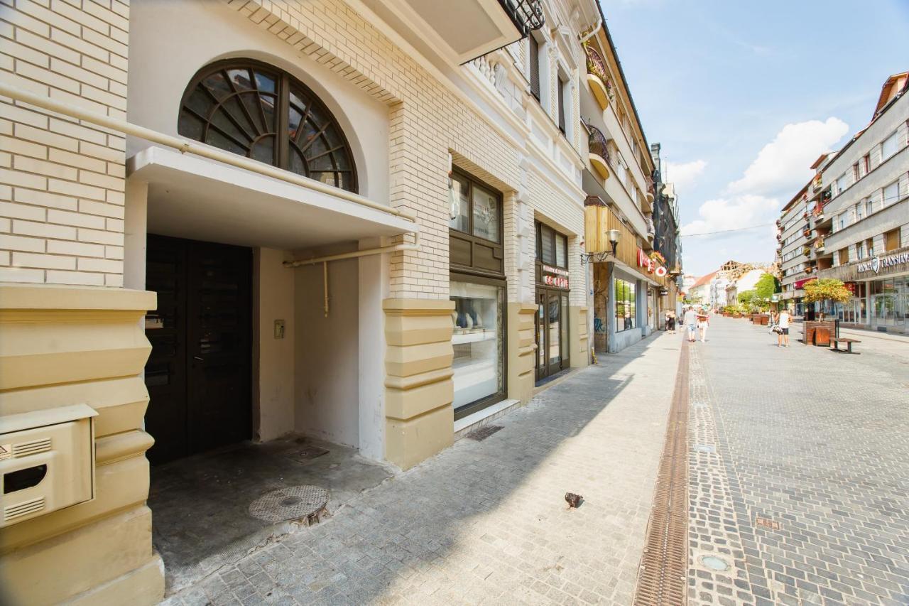 Retro City Center Home Oradea Ngoại thất bức ảnh