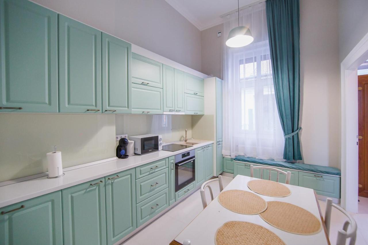 Retro City Center Home Oradea Ngoại thất bức ảnh